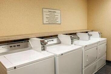 هتل Comfort Suites Near Indianapolis Airport