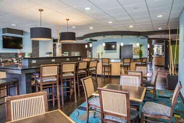 هتل Comfort Suites New Bern Near Cherry Point