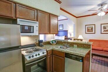 هتل Comfort Suites University Drive