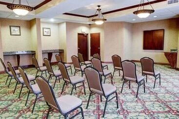 هتل Comfort Suites University Drive