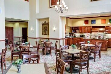 هتل Comfort Suites University Drive