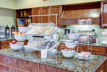 هتل Comfort Suites University Drive