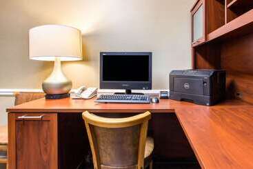 هتل Comfort Suites Wilmington Near Downtown