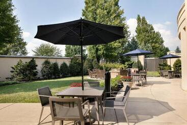 Отель Courtyard Lancaster