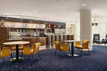 هتل Courtyard Lancaster