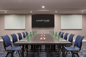 هتل Courtyard Lancaster