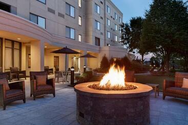 Отель Courtyard Lancaster