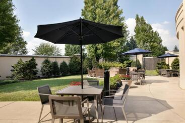 Отель Courtyard Lancaster