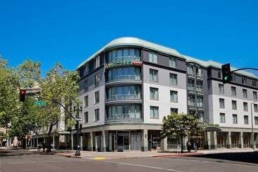 هتل Courtyard Oakland Downtown
