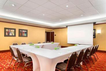 هتل Courtyard By Marriott Oklahoma City Downtown