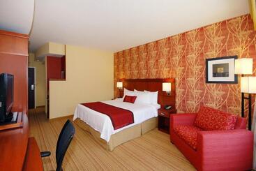 هتل Courtyard By Marriott Vicksburg