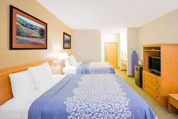 هتل Days Inn By Wyndham Hattiesburg Ms