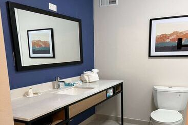 هتل La Quinta Inn & Suites By Wyndham Myrtle Beach