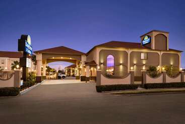 هتل Days Inn & Suites By Wyndham Houston Hobby Airport