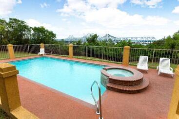 هتل Days Inn & Suites By Wyndham Vicksburg
