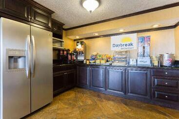 هتل Days Inn & Suites By Wyndham Vicksburg