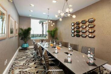 Doubletree By Hilton Hotel Galveston Beach
