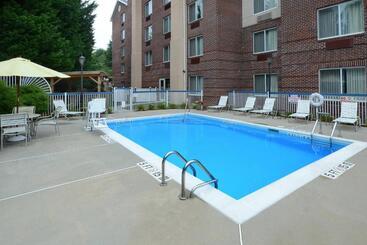 هتل Fairfield Inn Greensboro Airport