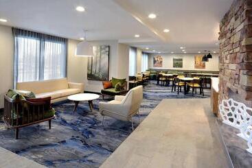هتل Fairfield Inn Greensboro Airport