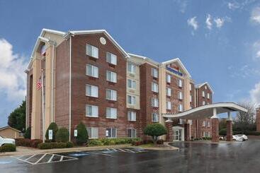 هتل Fairfield Inn Greensboro Airport