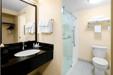 Macon Hotel & Suites
