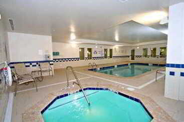 هتل Fairfield Inn & Suites Greensboro Wendover