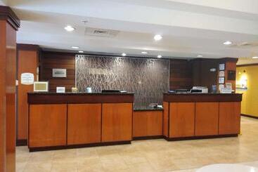 هتل Fairfield Inn & Suites Greensboro Wendover