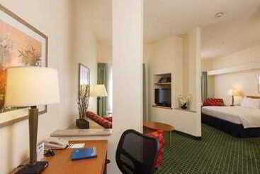 هتل Fairfield Inn & Suites By Marriott Lafayette South