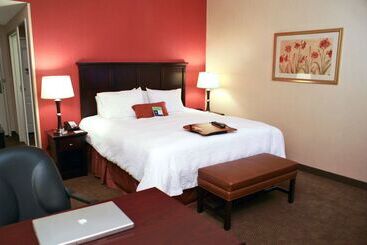 هتل Hampton Inn Las Vegas North Speedway