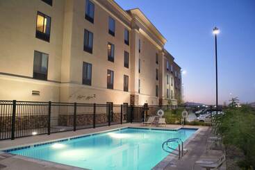 هتل Hampton Inn Las Vegas North Speedway