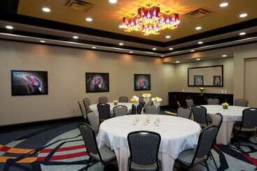 هتل Hilton Garden Inn Fort Worth Alliance Airport