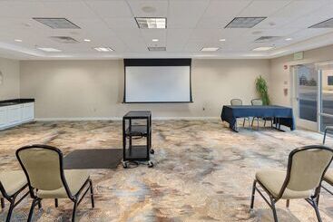 هتل Hilton Garden Inn Oklahoma City North Quail Springs