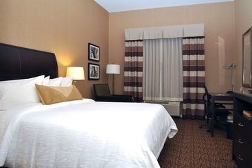 هتل Hilton Garden Inn St. Louis Airport