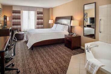 هتل Hilton Garden Inn St. Louis Airport