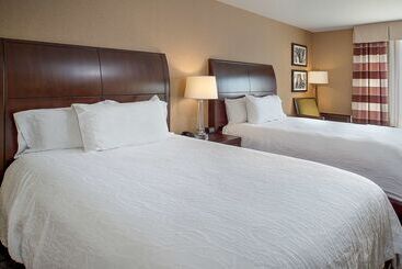 هتل Hilton Garden Inn St. Louis Airport