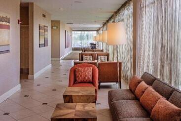 هتل Hilton Garden Inn St. Louis Airport
