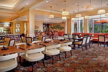هتل Hilton Garden Inn St. Louis Airport