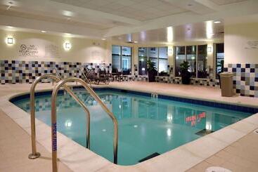 هتل Hilton Garden Inn St. Louis Airport