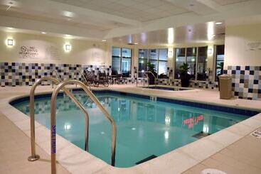 هتل Hilton Garden Inn St. Louis Airport