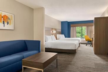 هتل Holiday Inn Express & Suites Greenville Downtown, An Ihg