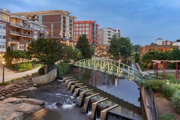 هتل Holiday Inn Express & Suites Greenville Downtown, An Ihg