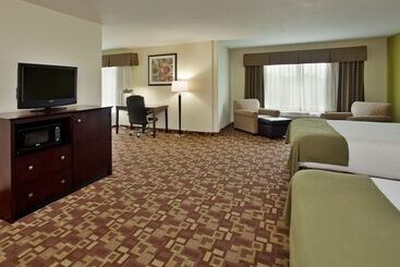 Holiday Inn Express Hotel & Suites Kansas City Sports Complex, An Ihg