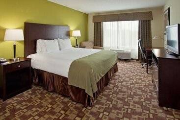 Holiday Inn Express Hotel & Suites Kansas City Sports Complex, An Ihg