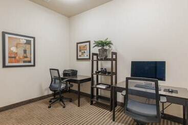 هتل Holiday Inn Express & Suites Oklahoma City Nw   Quail Springs, An Ihg