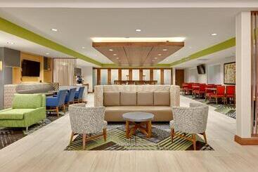 هتل Holiday Inn Express & Suites Mitchell, An Ihg