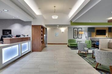 هتل Holiday Inn Express & Suites Mitchell, An Ihg
