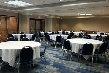 هتل Holiday Inn Express & Suites Wilmington University Center, An Ihg
