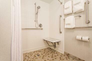 هتل Holiday Inn Express & Suites Wilmington University Center, An Ihg