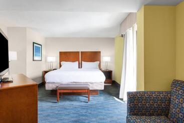 هتل Holiday Inn Express & Suites Wilmington University Center, An Ihg