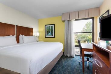 هتل Holiday Inn Express & Suites Wilmington University Center, An Ihg